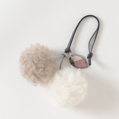 ＜BLUE LABEL CRESTBRIDGE (Women)＞フェイクファーチャーム（５５Ｖ６２６２１＿＿）