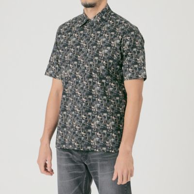 【ＴＨＥ　ＵＲＢＡＮ　ＣＯＬＬＥＣＴＩＯＮ】「Ｓｔ　ＩＶＥＳ」ジオメトリックプリントシャツ（Ｆ１Ｍ６７３６４＿＿）