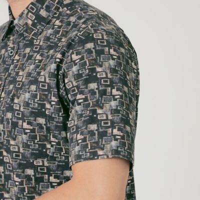 【ＴＨＥ　ＵＲＢＡＮ　ＣＯＬＬＥＣＴＩＯＮ】「Ｓｔ　ＩＶＥＳ」ジオメトリックプリントシャツ（Ｆ１Ｍ６７３６４＿＿）