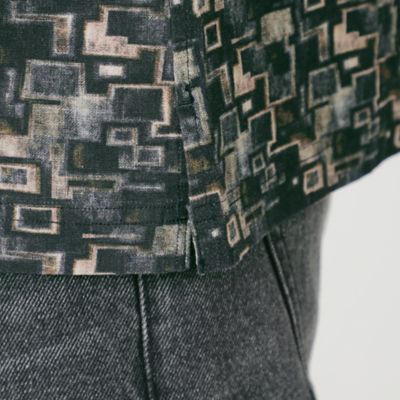 【ＴＨＥ　ＵＲＢＡＮ　ＣＯＬＬＥＣＴＩＯＮ】「Ｓｔ　ＩＶＥＳ」ジオメトリックプリントシャツ（Ｆ１Ｍ６７３６４＿＿）