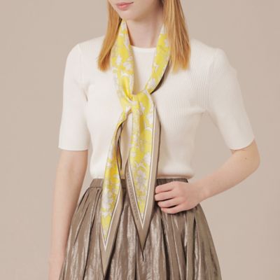 ＜MACKINTOSH LONDON (Women)＞【エクラ掲載】【ＢＩＢＵＲＹ　ＦＬＯＷＥＲ】バイブリーフラワーダイヤモンドシェイプスカーフ（Ｇ５７０７３１５＿＿）