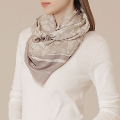 ＜MACKINTOSH LONDON (Women)＞バイブリーフラワーカシミヤシルクストール（Ｇ５７０９６２１＿＿）