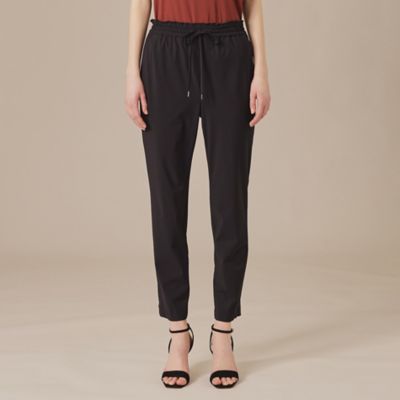 【Ｌ】【婦人画報掲載】【Ｌｅｓｂｕｒｙ　Ｅａｓｙ　Ｐａｎｔｓ／レスベリー　イージーパンツ】トリコットストレッチクロップトパンツ（Ｇ７Ｒ０５５