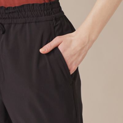 【Ｌ】【婦人画報掲載】【Ｌｅｓｂｕｒｙ　Ｅａｓｙ　Ｐａｎｔｓ／レスベリー　イージーパンツ】トリコットストレッチクロップトパンツ（Ｇ７Ｒ０５５