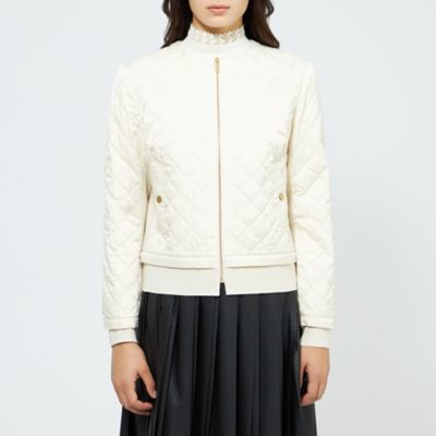 EPOCA のラインの美しいジャケットです。 EPOCA のラインの美しいジャケットです。 EPOCA のラインの美しい