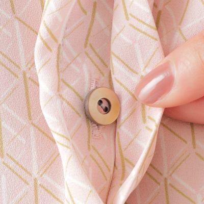 【Ｌ】【ＵＶ対策】【ウォッシャブル】ラインキューブプリントキーネックブラウス（Ｕ３Ｍ１３５５１＿＿）