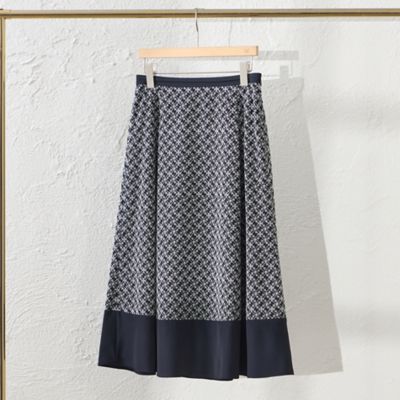 【ＷＥＢ・一部店舗限定】【ＡＴＥＬＩＥＲ　ＣＯＬＬＥＣＴＩＯＮ】　　ＬＩＢＥＲＴＹ刺繍パレットデシンスカート（Ｖ５Ｓ７１５５６＿＿）