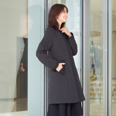 ＜TO BE CHIC (Women)＞光電子キルティングノーカラー　ロングコート（Ｗ５Ａ０２２３１＿＿）