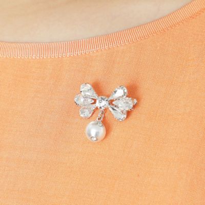 ＜TO BE CHIC (Women)＞ビジューリュバンブローチ（Ｗ５Ｖ０３４２２＿＿）