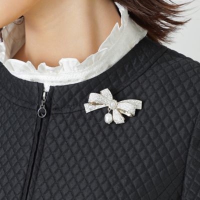 ＜TO BE CHIC (Women)＞リボンパウェブローチ（Ｗ５Ｖ１７２３５＿＿）