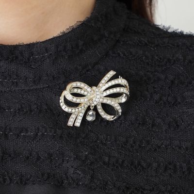 ＜TO BE CHIC (Women)＞リュバンパヴェ　ブローチ（Ｗ５Ｖ３２４４９＿＿）