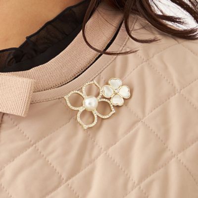 ＜TO BE CHIC (Women)＞シェルフラワーブローチ（Ｗ５Ｖ４０６４０＿＿）