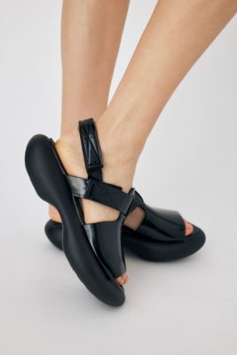 FLOAT-SOLE SANDALS enfold