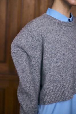 WIDE－SHOULDER CROPPED PULLOVER