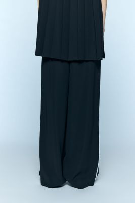 な211 DISCUSVネックフリースプルオーバー | 【FOREVER 21 JAPAN
