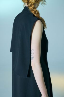 ＮＯ－ＳＬＥＥＶＥＳ　ＬＯＮＧ　ＳＨＩＲＴ（３００ＩＳ１３０－１６３１）