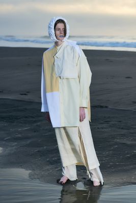 ＳＵＭＭＥＲ　ＬＯＯＳＥ　ＳＨＩＲＴ（３００ＩＳ２３０－２３２１）