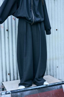 LIGHT WOOL MAX GABARDINE TWO－TUCK