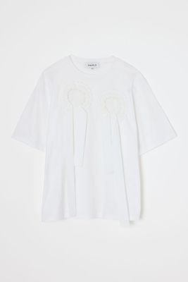 ＜ENFOLD (Women)＞ＦＲＩＬＬ　ＥＭＢＬＥＭ　Ｔ－ＳＨＩＲＴ（３００ＪＳ５８０－３６５１）