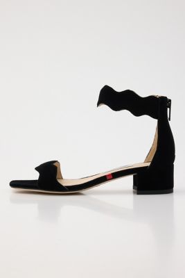スカラップカットサンダル（３５０ＩＳ１３６－６６８０）