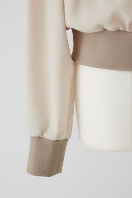 Ｓｉｍｉｌａｒ　ｃｏｌｏｒ　ｌｉｇｈｔ　ｂｌｏｕｓｏｎ（４６０ＨＳＮ３０－０８７０）