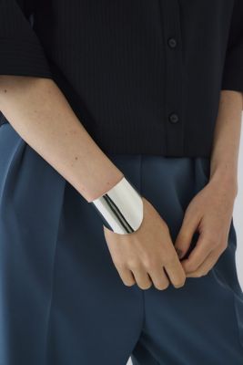 Smooth curved cuffs bangle
