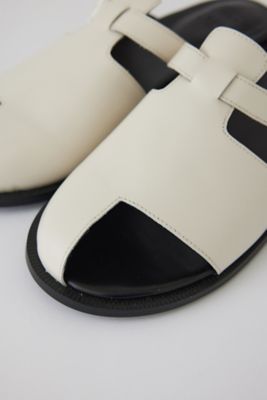 Thumb leather flat sandal