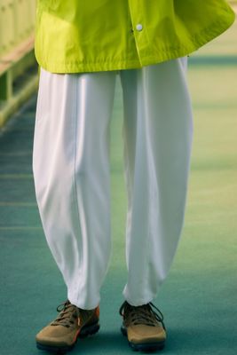 ｗａｔｅｒ－ｒｅｐｅｌｌｅｎｔ　ｃｕｒｖｅ　ｐａｎｔｓ（４７０ＨＳ４３１－０２６０） | ファッション・服 | 三越伊勢丹オンラインストア・通販【公式】