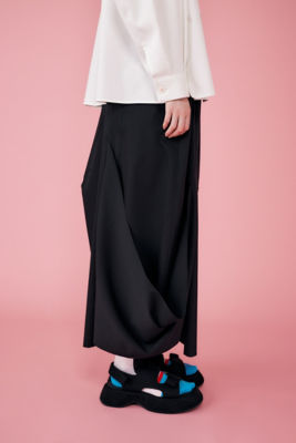 ｗａｔｅｒ－ｒｅｐｅｌｌｅｎｔ ａｓｙｍｍｅｔｒｙ ｄｒａｐｅ ｓｋｉｒｔ（４７０ＨＳ４３１－０２７０） | ファッション・服 |  三越伊勢丹オンラインストア・通販【公式】