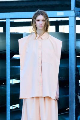 24SS✨️ナゴンスタンス ライトダンボール フードシャツプルオーバー no－sleeves big shirt（470JA830－0031