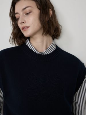 クレストモチーフ刺繍ベスト（５０２４２６０００３）
