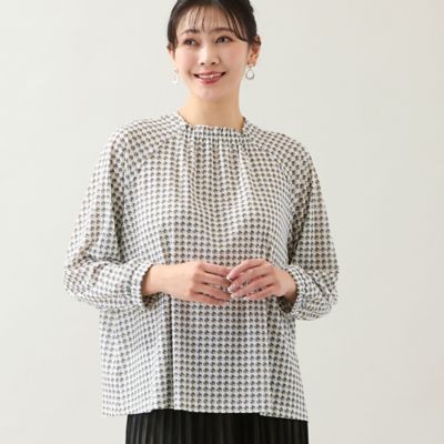 ＜MISSEL＞【洗える・Ｌ～４Ｌサイズ】幾何柄ギャザーブラウス（２１１２２６０８）
