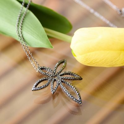 ＜MISSEL＞ブラックフラワーネックレス（２１１４２６０６）