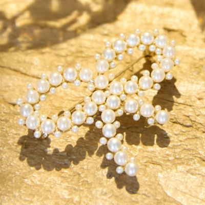 一部店舗／WEB限定】パールモチーフリボンブローチ