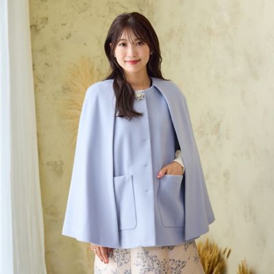 ＜Rose Tiara (Women/大きいサイズ)＞【ブローチ付】ケープショートコート（５１１０６５０９）