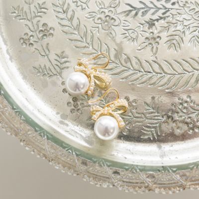 ＜Rose Tiara (Women/大きいサイズ)＞リボンパール調ビーズピアス（５１１４２５０６）