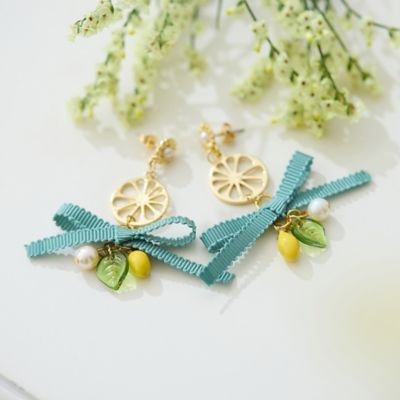 ＜Rose Tiara (Women/大きいサイズ)＞レモンのピアス（５１１４２６０９）