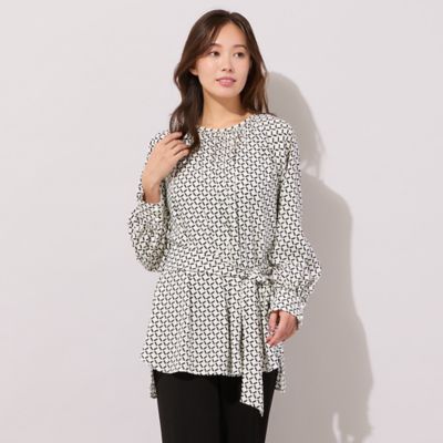 ＜PISANO＞【手洗いＯＫ】幾何柄・リボンタイ・ギャザーブラウス（５６０３２６０２）