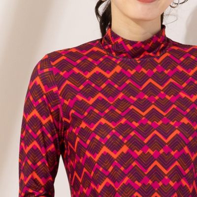 【Ｓ・Ｍサイズ】フランス製素材　幾何プリントハイネックＴシャツ（７３１２６４０１）