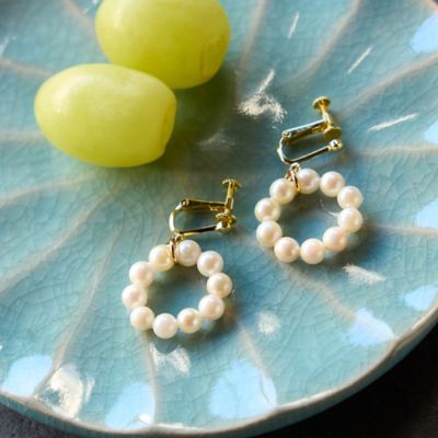 ＜Liliane Burty Eclat (Women/小さいサイズ) ＞【オンラインショップ限定】アコヤパールフープイヤリング（７３１５２６１２）