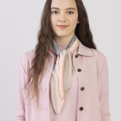 ＜Liliane Burty Eclat (Women/小さいサイズ) ＞カラーアクセントプリーツスカーフ（７３１６２３０２）