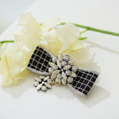 ＜Rose Tiara (Women/大きいサイズ)＞【３ＷＡＹ】リボン刺繍ブローチ（８２１４２６０１）