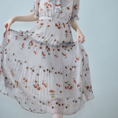 チェリープリントプリーツワンピース（８３０１４５０４）