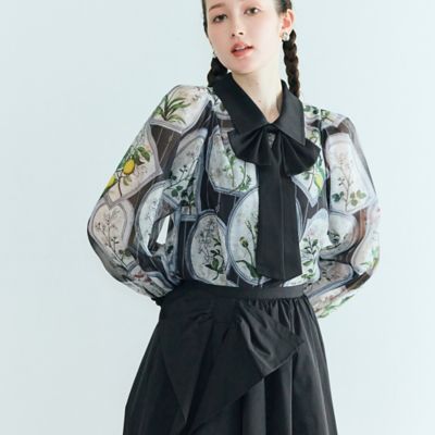 ＜Rose Tiara (Women/大きいサイズ)＞フラワーフレームプリントブラウス（８３０３１６０４）