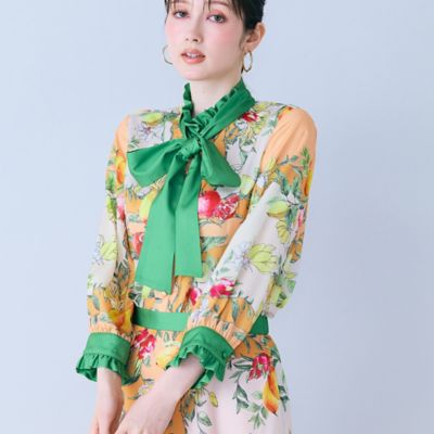 ＜Rose Tiara (Women/大きいサイズ)＞フルーツパネルプリントボウタイ付きブラウス（８３０３２６１０）