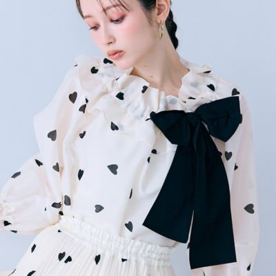 ＜Rose Tiara (Women/大きいサイズ)＞ハートプリントボリュームブラウス（８３０３２６１２）