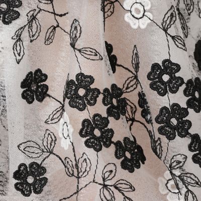 フラワー刺繍ブラウス（８３０３３４０１）