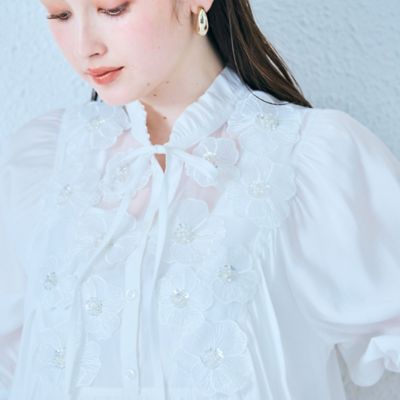 ＜Rose Tiara (Women/大きいサイズ)＞スパンコール付きフラワーモチーフブラウス（８３０３３５１０）
