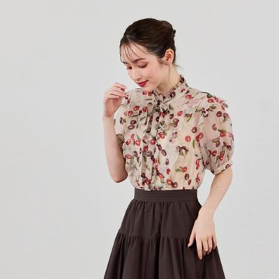 19,800円　ローズティアラ　チェリー×デイジーブラウス　ブラック　42 ロゴチェリープリントブラウス（83034615） | Rose Tiara