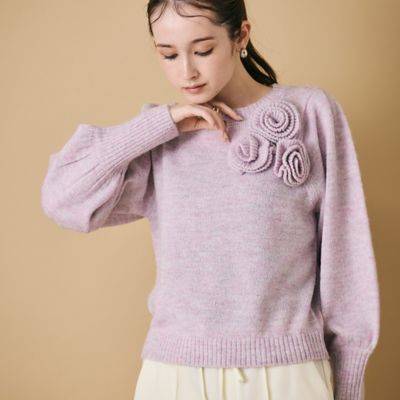 Rose Tiara (Women/大きいサイズ)/ローズティアラ(大きいサイズ) フラワーコサージュ付きニットプルオーバー(83136506) ピンク トップス【三越伊勢丹/公式】